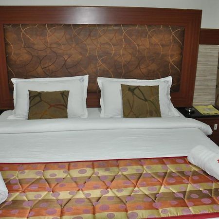 Hotel Aryaas Palayankottai Ngoại thất bức ảnh