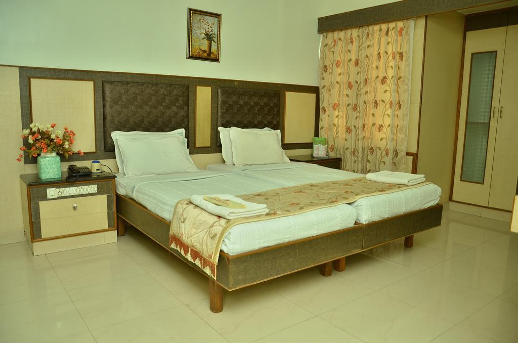 Hotel Aryaas Palayankottai Ngoại thất bức ảnh