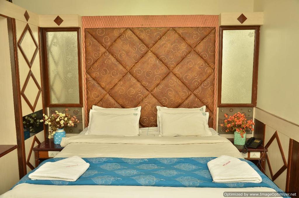 Hotel Aryaas Palayankottai Ngoại thất bức ảnh
