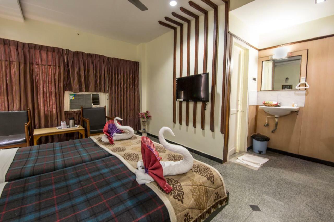 Hotel Aryaas Palayankottai Ngoại thất bức ảnh